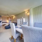 - Haus H, App 0h0201