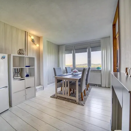 - Haus H, App 0h0201 *