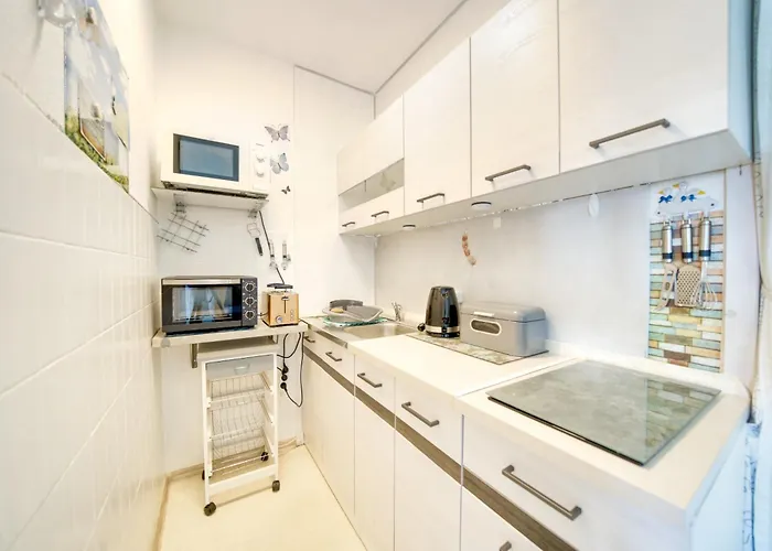 - Haus H, App 0h0201 아파트 *